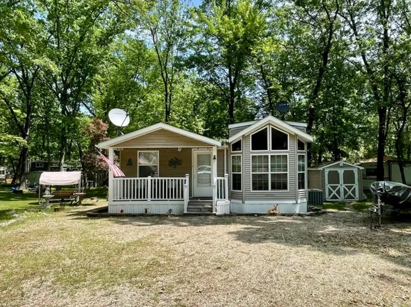 1-109 Woodhaven Dr E, Sublette, IL 61367