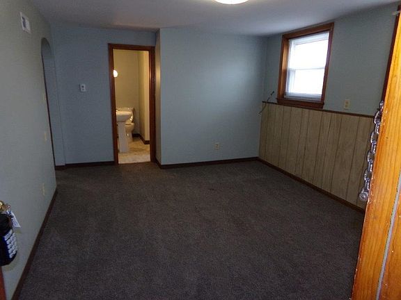 4th image of 22 S Oak St