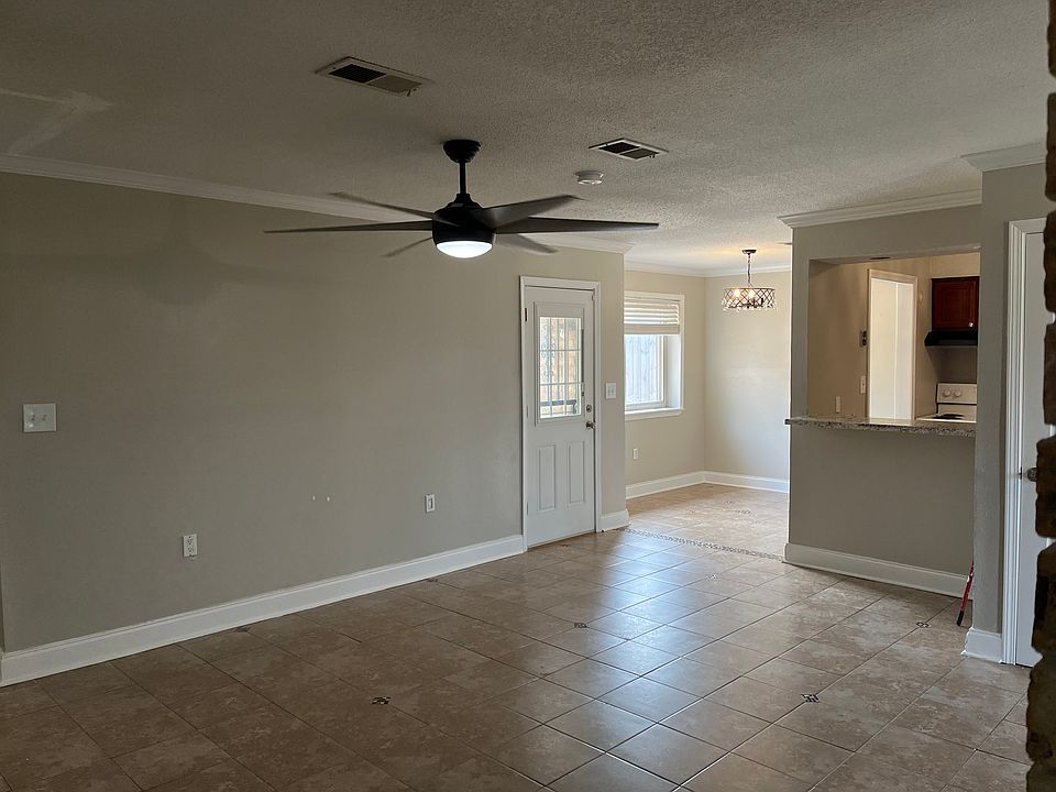 1st image of 2440 Williamsburg Dr