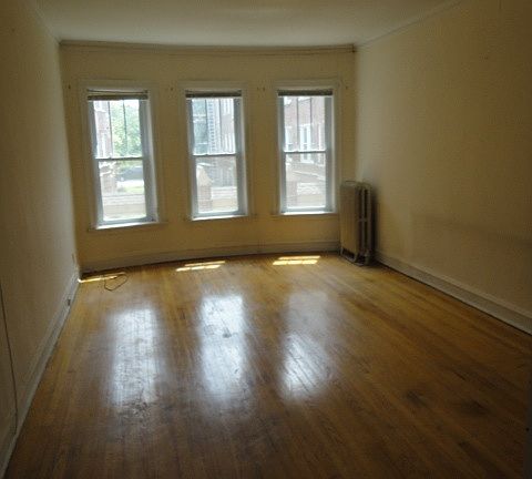 3rd image of 5200 N Damen Ave
