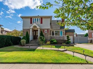 16 Evergreen Ave, New Hyde Park, NY 11040