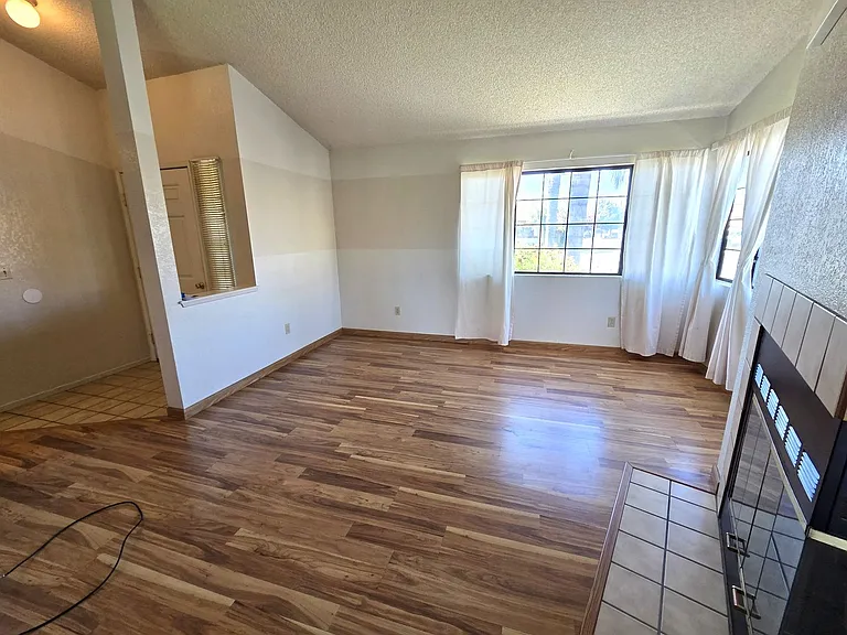 550 Black Oak Ave — Photo 3