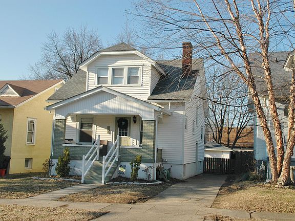 3rd image of 635 Ervay Ave