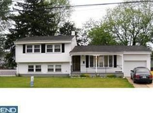 5 La Salle Dr, Burlington, NJ 08016