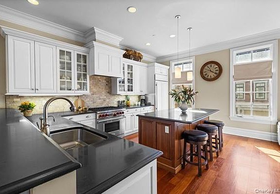 4th image of 12 Rivers Edge Drive