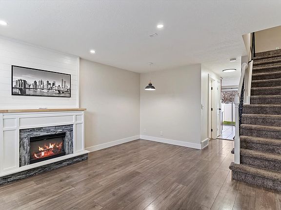 4th image of 586 W 1950 N