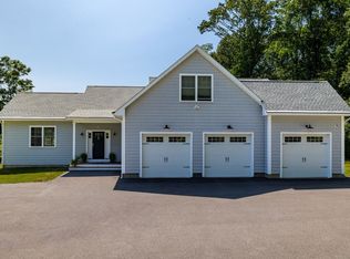 153 Niantic River Rd, Waterford, CT 06385