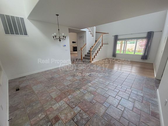 3rd image of 1209 Vintage Ave
