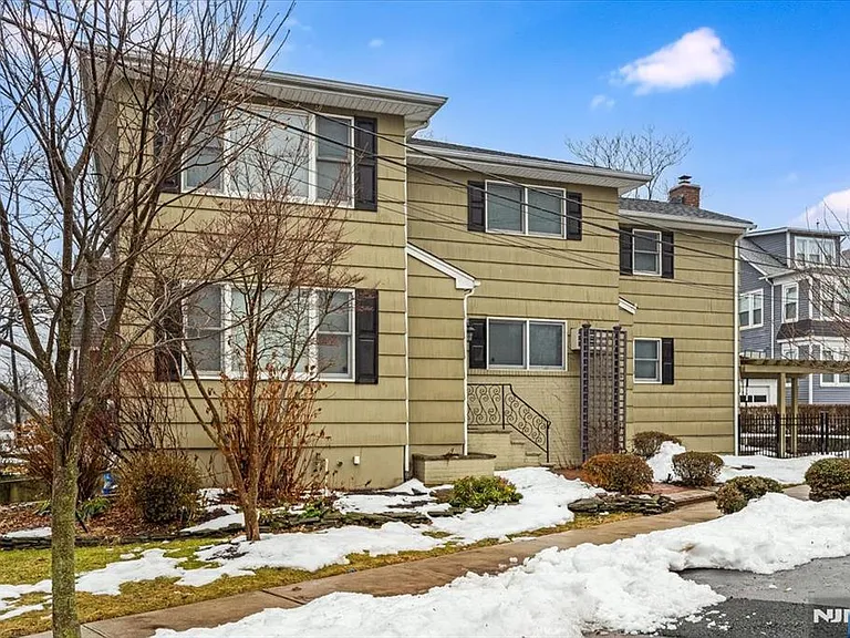 35 Field Rd — Photo 1