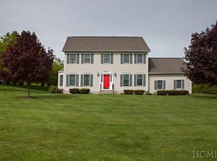 7 Avonlee Ln, Pawling, NY 12564