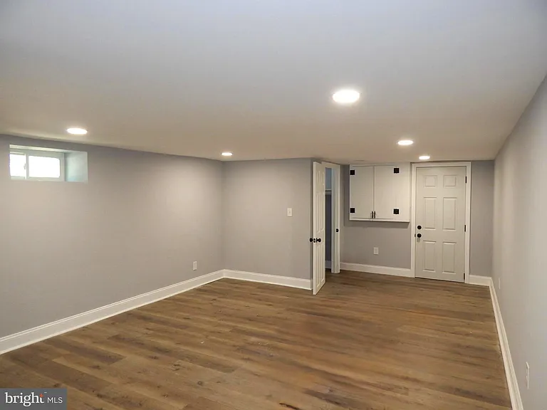 301 Cornwall St — Photo 15