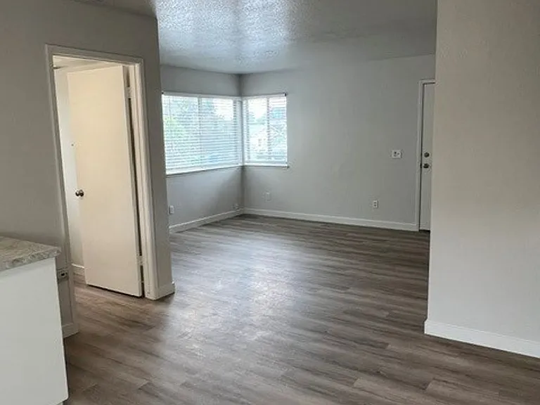2460 Ocean St — Photo 9