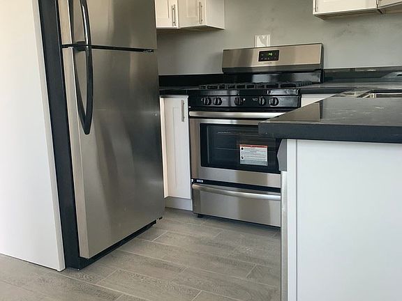 5th image of 505 Pine St APT 5