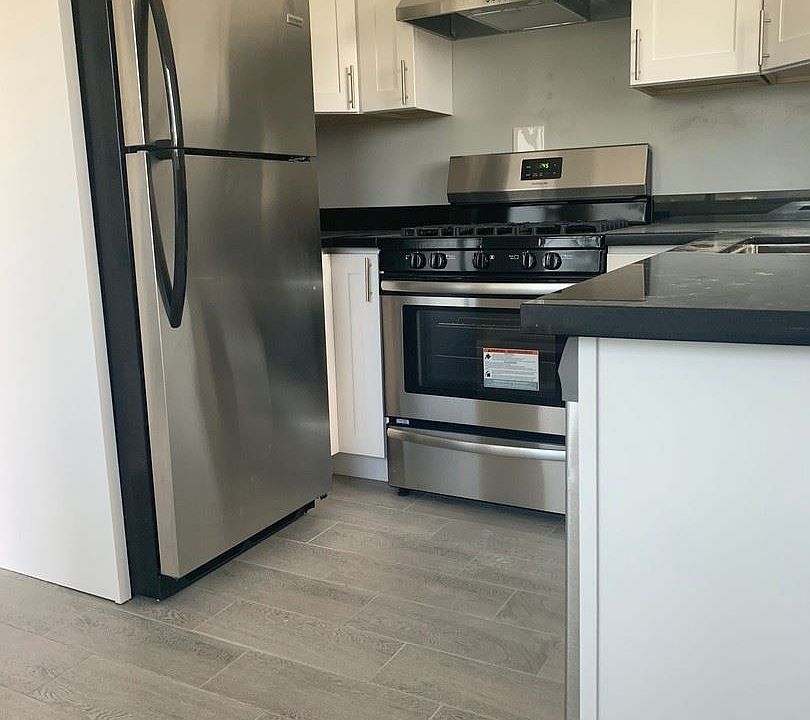 2nd image of 505 Pine St APT 3