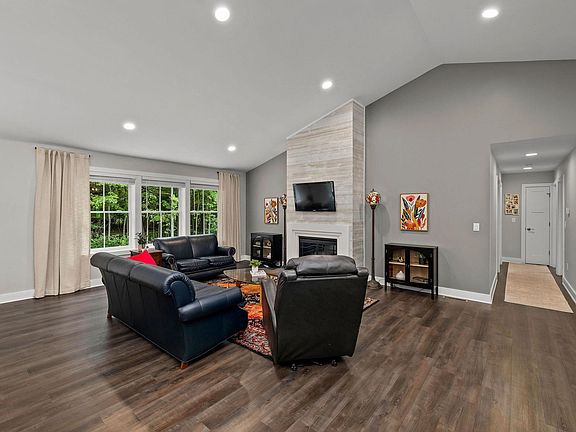 5th image of 100 Broadhead Dr