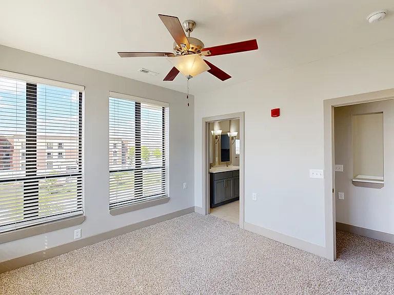 Latitude at Deerfield Crossing — Photo 91