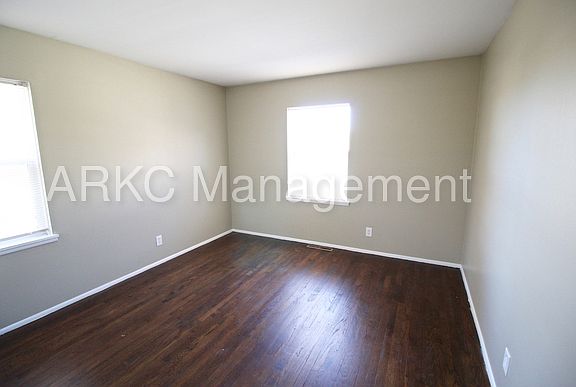 5th image of 8826 Wayne Ave