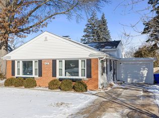 425 Wakeman Ave, Wheaton, IL 60187