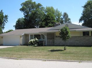 315 W Nicolet Ct, Glendale, WI 53217