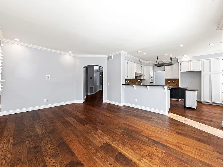 5953 Park Crest Dr — Photo 7