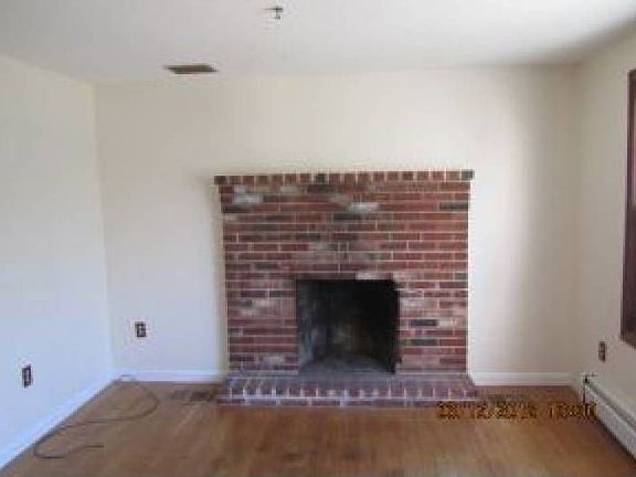 Fireplaced Livingroom