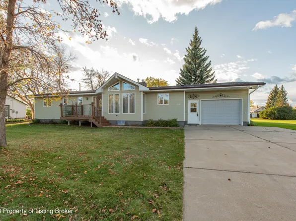 307 2nd St NW, Belfield, ND 58622