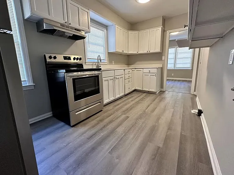 2826 Walker St — Photo 9