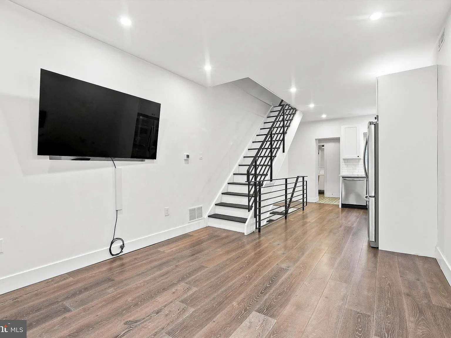 3 bed, 2.5 bath, 1416 sqft, $2,850 — Photo 3