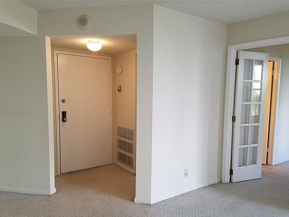 Foyer.