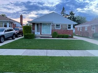30025 Taylor St, Saint Clair Shores, MI 48082