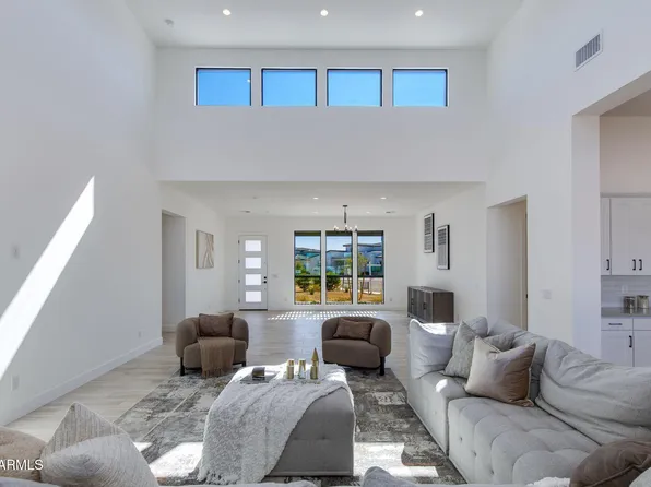 3330 W DESERT DAWN Drive, Phoenix, AZ 85083