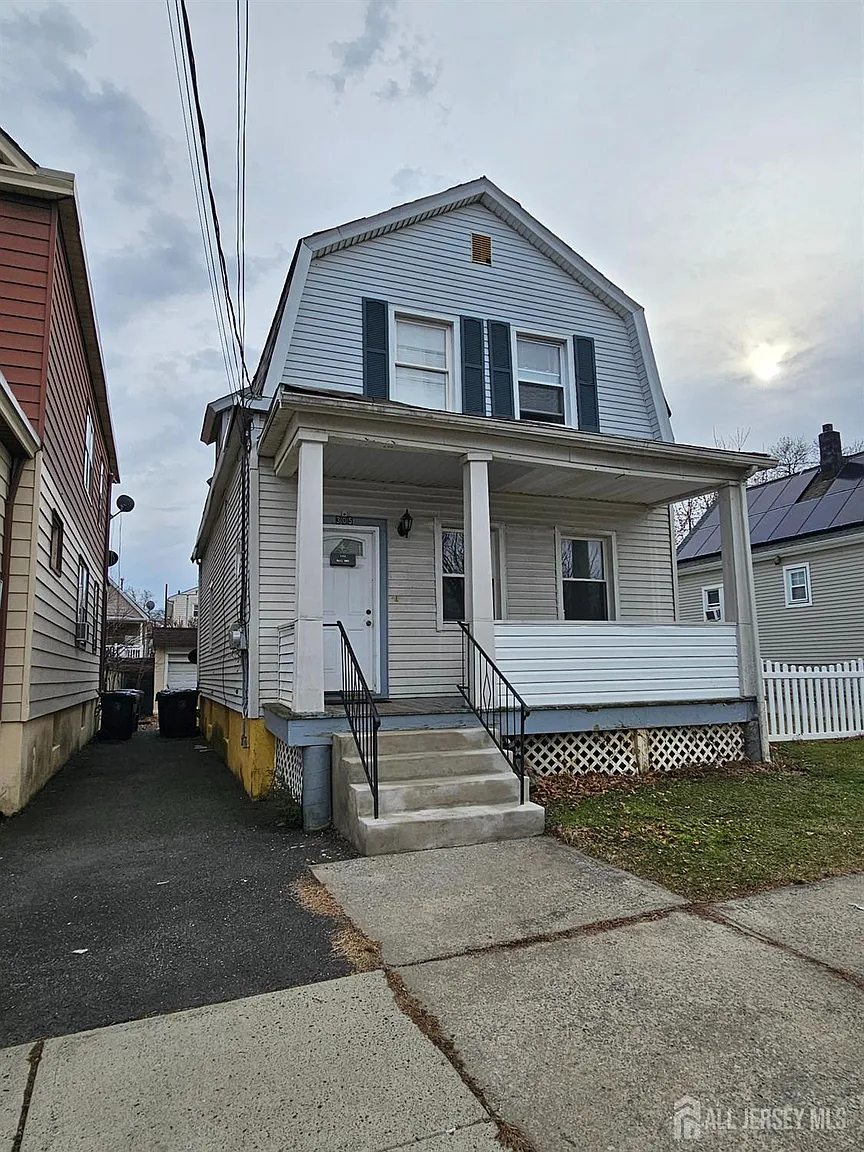 305 Meredith St photo 1