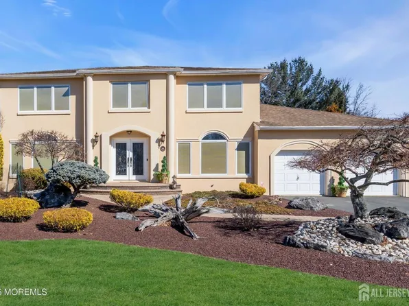 44 Ivanhoe Dr, Manalapan, NJ 07726