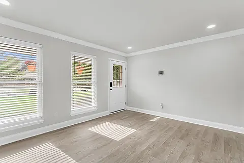 109 Camellia Rd — Photo 6