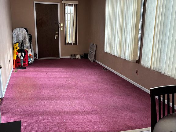 2nd image of 811 Tilden St