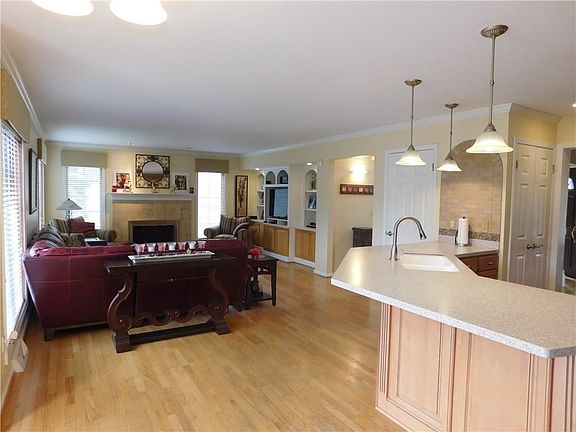 3rd image of 12 Cherrymede Cres