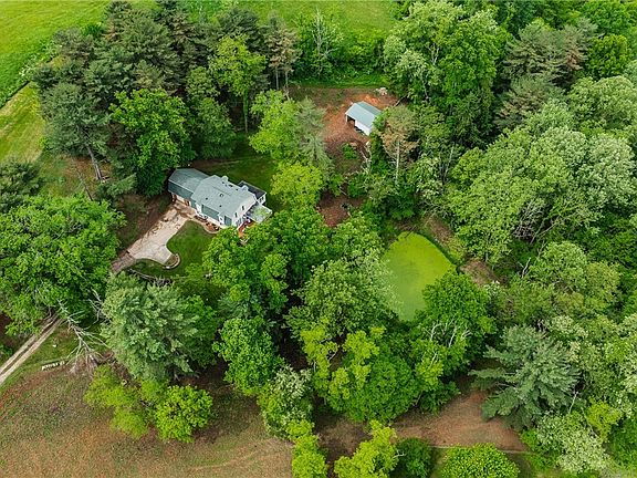 3rd image of 57 Greentree Dr