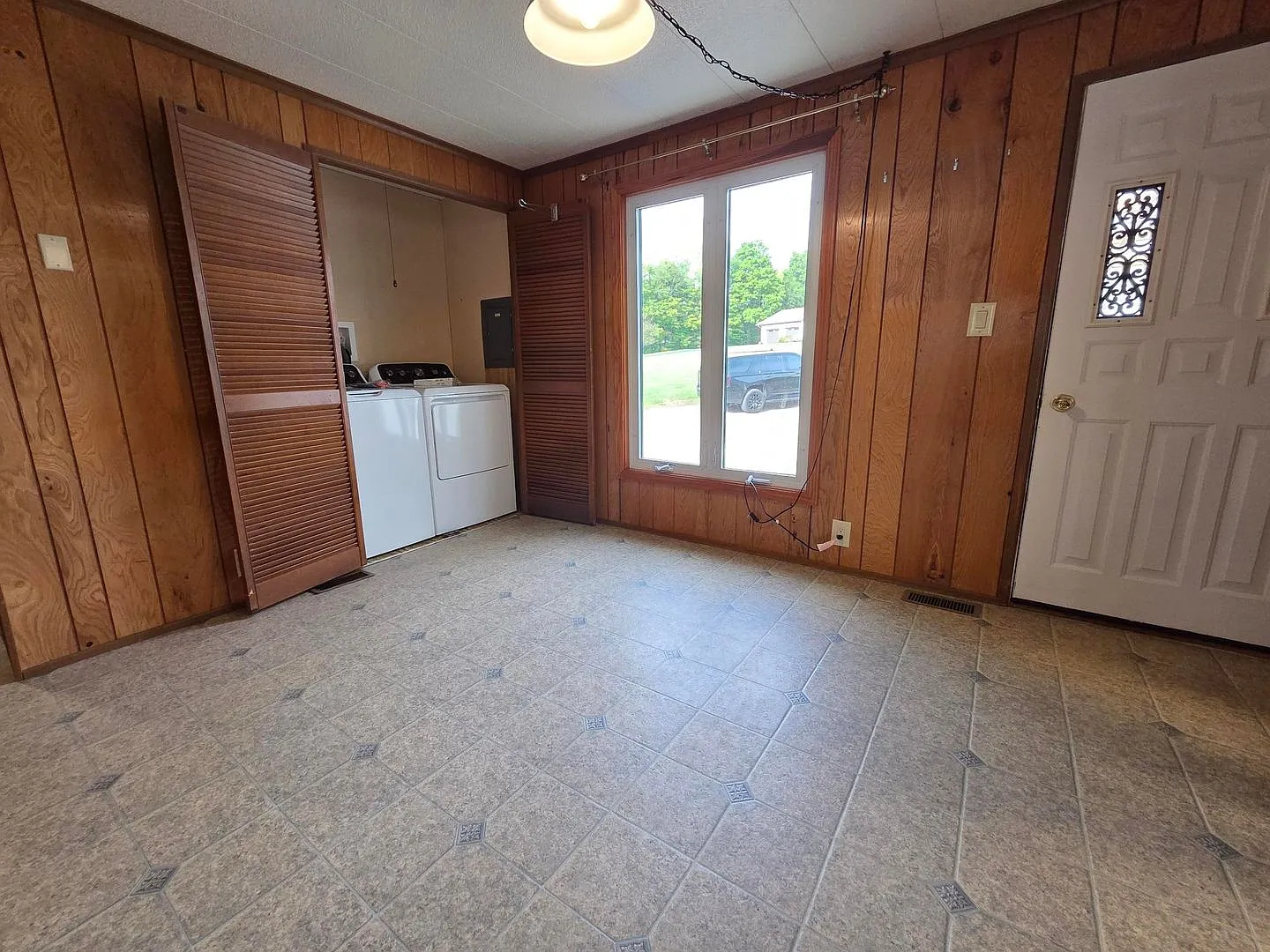 3-bedroom, 2-bath single family home — Photo 4
