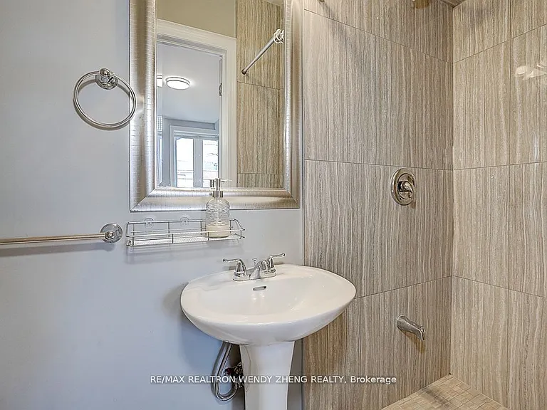 245 Montrose Ave #UPPER — Photo 10