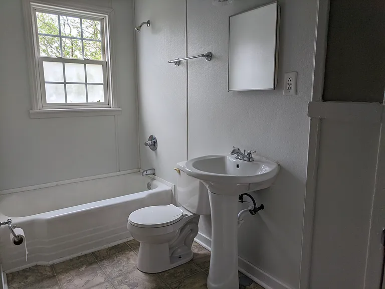 628 Crestlyn Dr — Photo 6