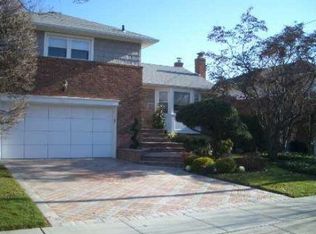 40 Stauber Dr, Plainview, NY 11803