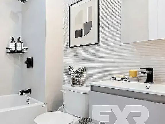 5th image of 3216 Glenwood Rd #5E