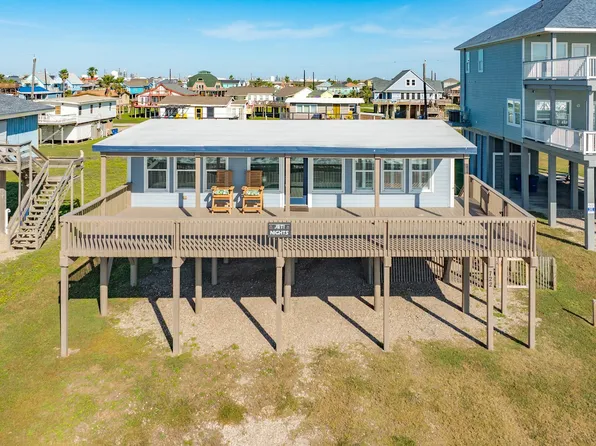 722 Beach Dr, Surfside Beach, TX 77541
