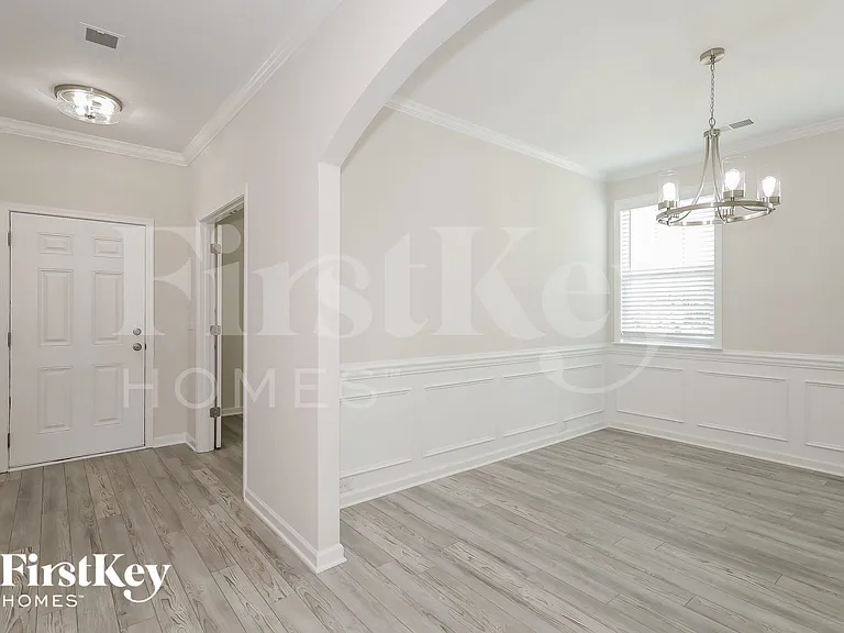 2641 Kinmere Dr — Photo 4