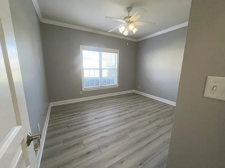 3650 Victoria Dr — Photo 24