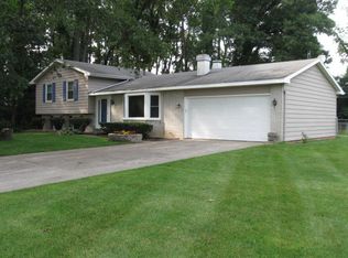 22277 Woodside Dr, Bristol, IN 46507