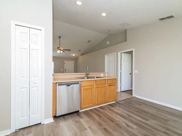 1140 Chesterfield Ct — Photo 9