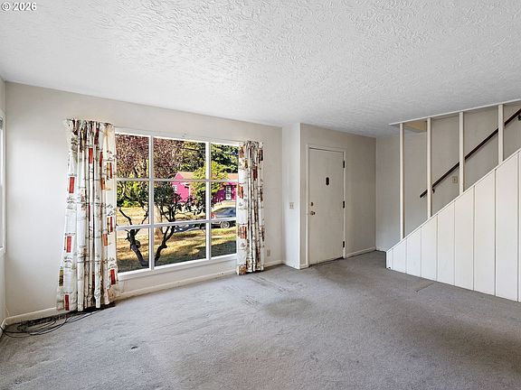3rd image of 204 NE 114th Ave