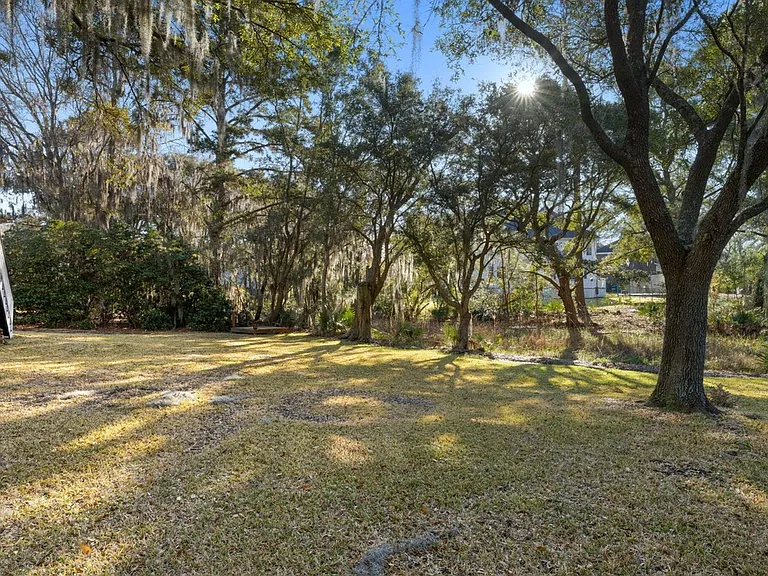 669 Palisades Dr — Photo 4