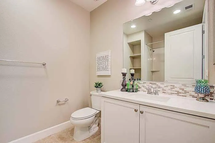 1st Floor Bath
